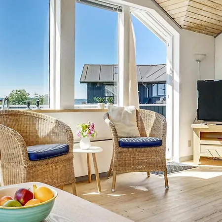 Nyaraló 3 Bedroom Cozy In